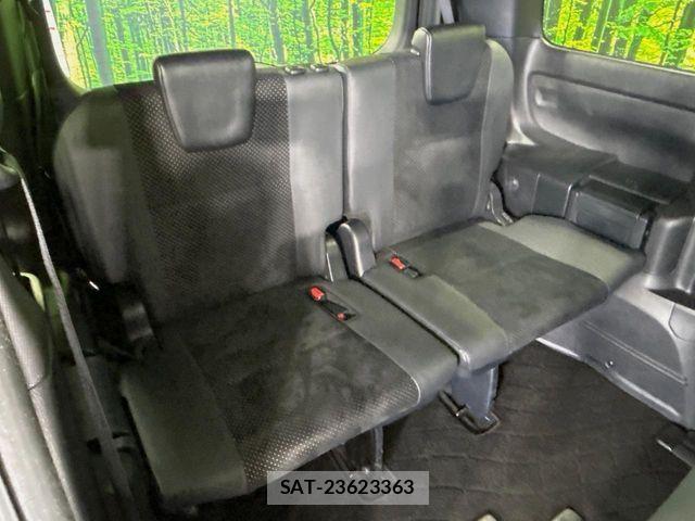 Toyota VOXY 2021-04 8247115-9