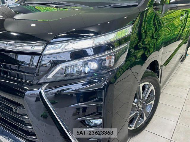 Toyota VOXY 2021-04 8247115-12