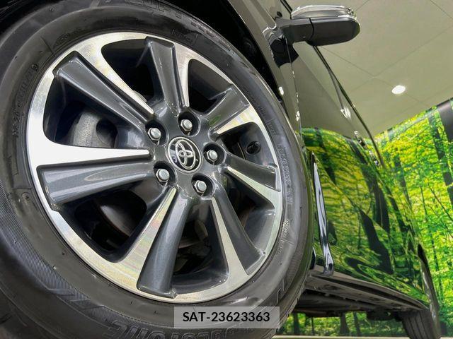Toyota VOXY 2021-04 8247115-13