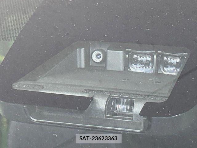 Toyota VOXY 2021-04 8247115-4