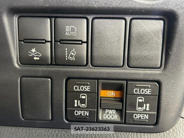Toyota VOXY 2021-04 8247115-5