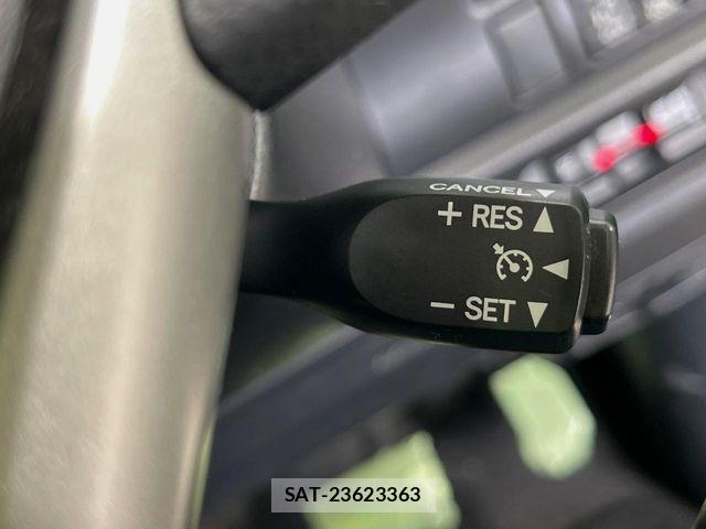 Toyota VOXY 2021-04 8247115-6