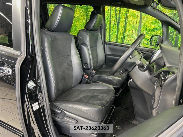 Toyota VOXY 2021-04 8247115-7