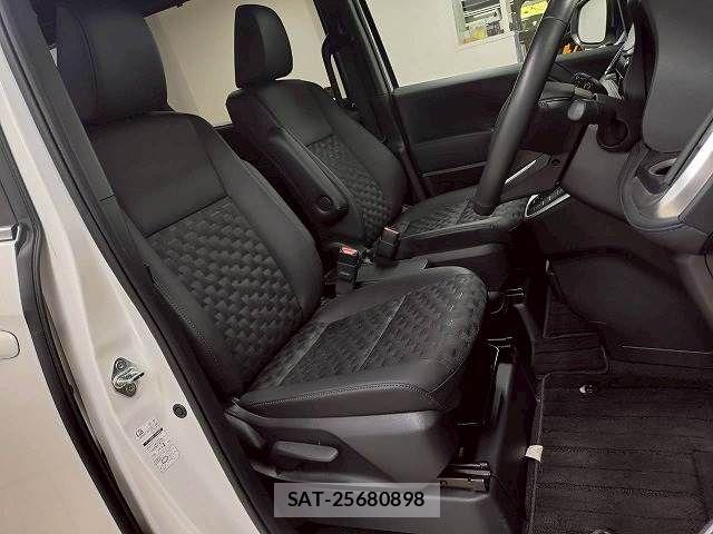 Toyota VOXY 2025-03 8247107-9