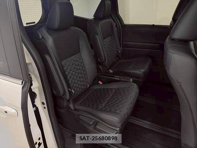 Toyota VOXY 2025-03 8247107-10