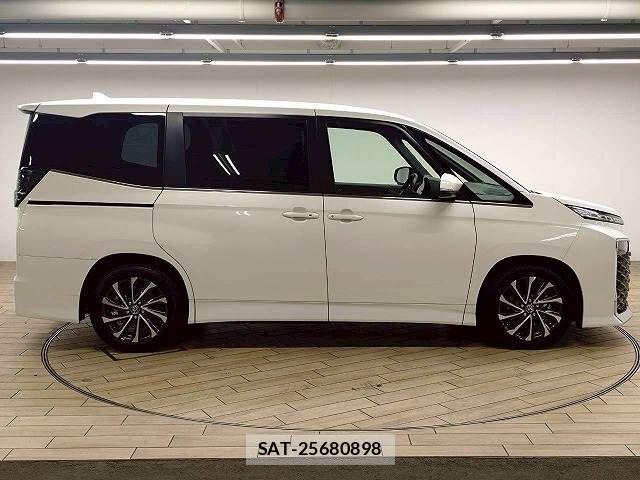 Toyota VOXY 2025-03 8247107-17