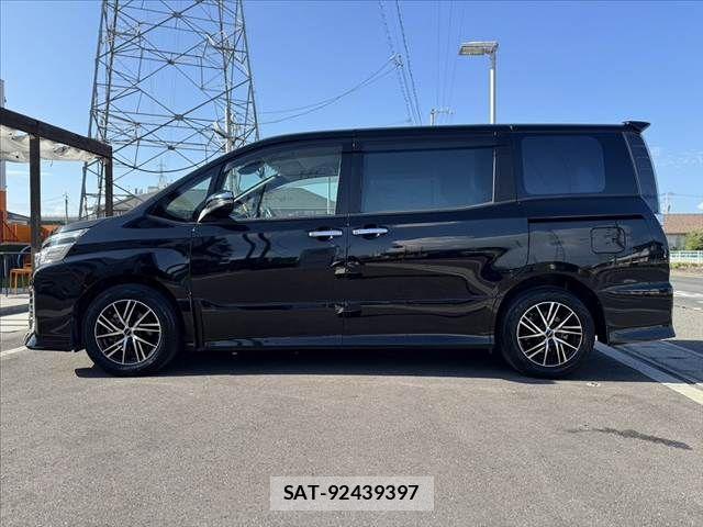Toyota VOXY 2016-05 8247125-10