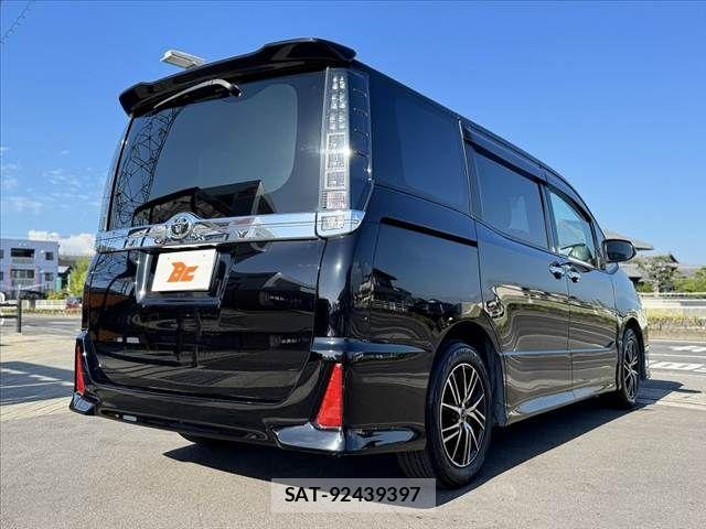 Toyota VOXY 2016-05 8247125-14