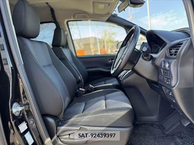 Toyota VOXY 2016-05 8247125-15