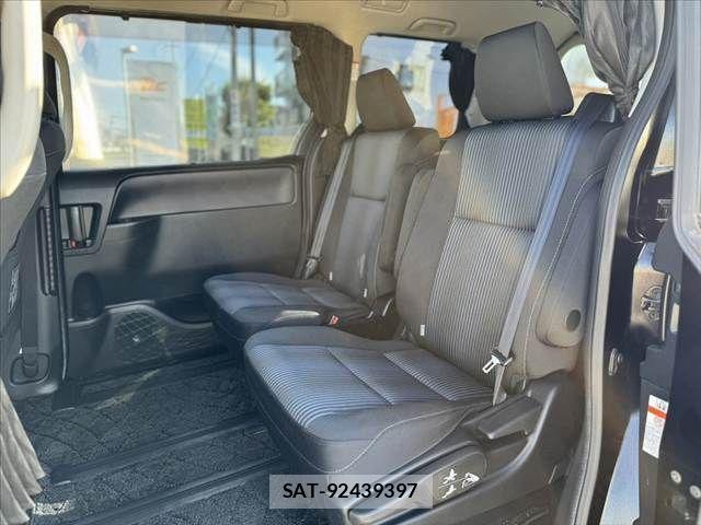 Toyota VOXY 2016-05 8247125-17