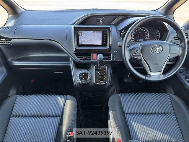 Toyota VOXY 2016-05 8247125-1