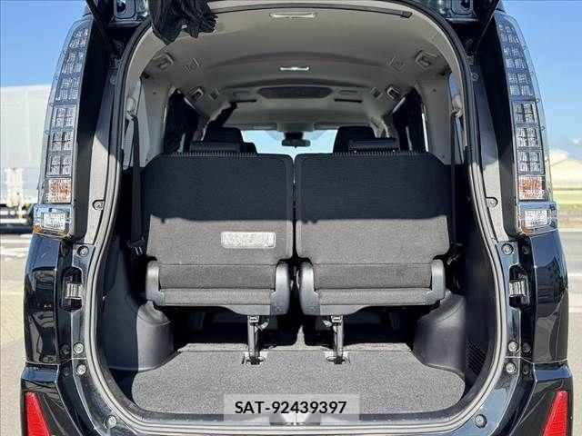 Toyota VOXY 2016-05 8247125-19