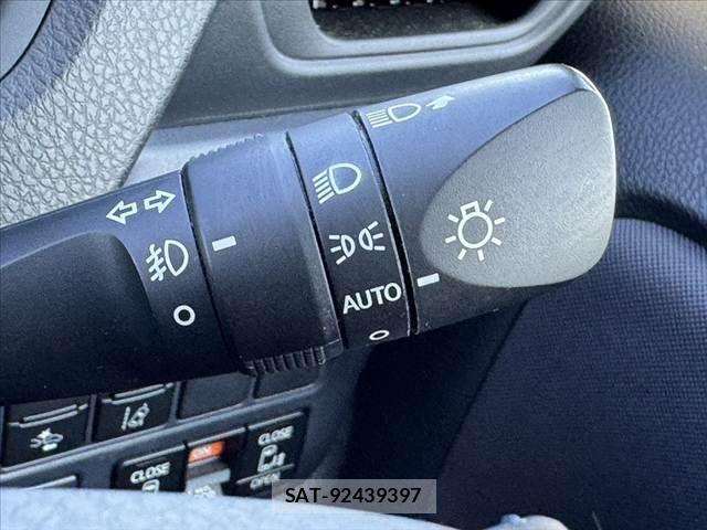 Toyota VOXY 2016-05 8247125-23