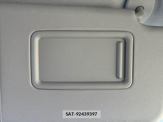 Toyota VOXY 2016-05 8247125-28