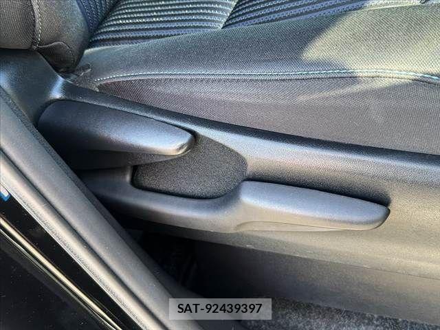 Toyota VOXY 2016-05 8247125-29