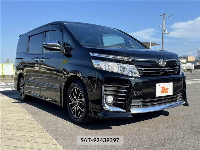 Toyota VOXY 2016-05 8247125-7