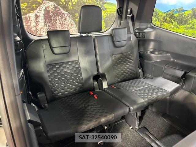 Toyota VOXY 2022-04 8247109-9