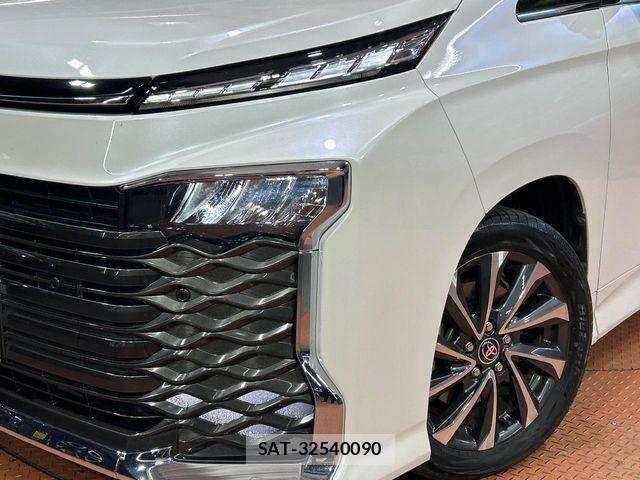Toyota VOXY 2022-04 8247109-12