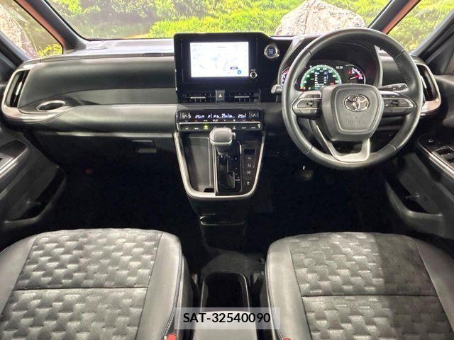 Toyota VOXY 2022-04 8247109-1