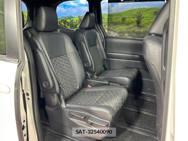 Toyota VOXY 2022-04 8247109-8