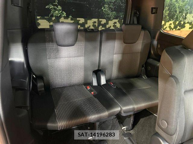 Toyota VOXY 2019-12 8247113-9