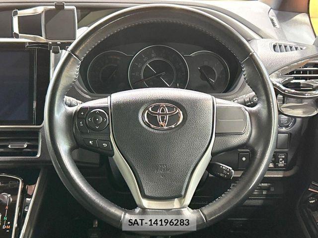 Toyota VOXY 2019-12 8247113-11