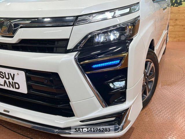 Toyota VOXY 2019-12 8247113-12