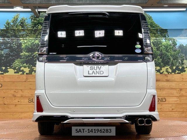 Toyota VOXY 2019-12 8247113-15