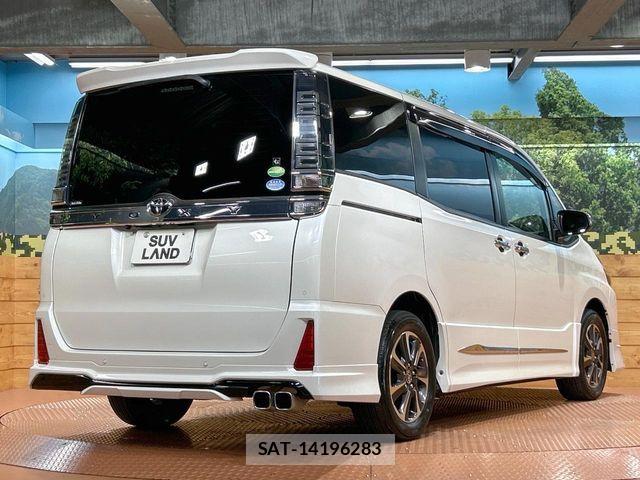 Toyota VOXY 2019-12 8247113-17