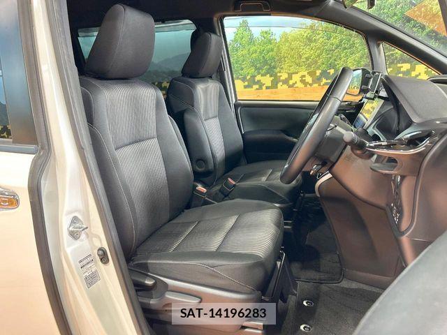 Toyota VOXY 2019-12 8247113-7