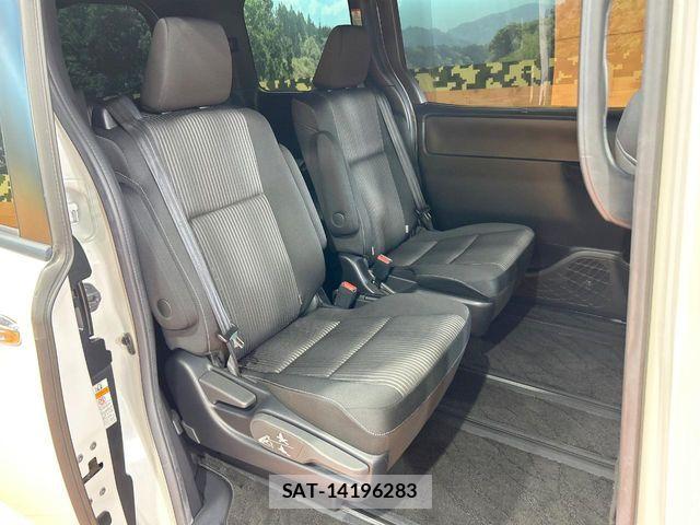 Toyota VOXY 2019-12 8247113-8