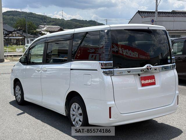 Toyota VOXY 2019-11 8247127-9