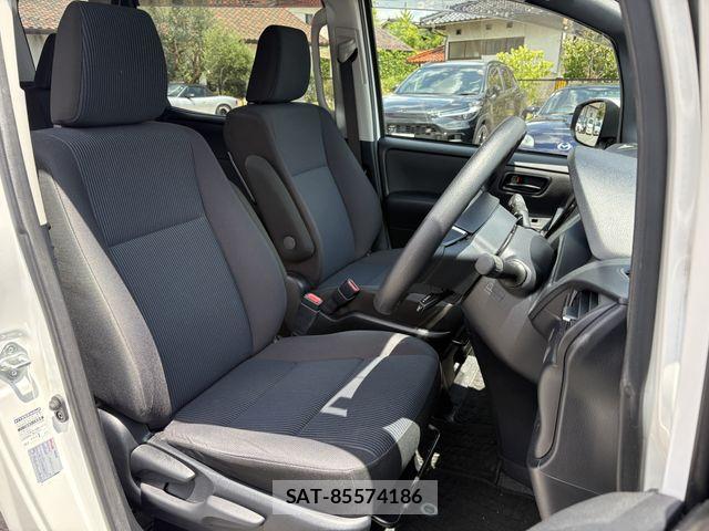 Toyota VOXY 2019-11 8247127-15