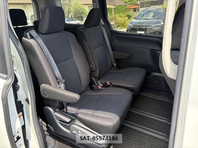 Toyota VOXY 2019-11 8247127-16