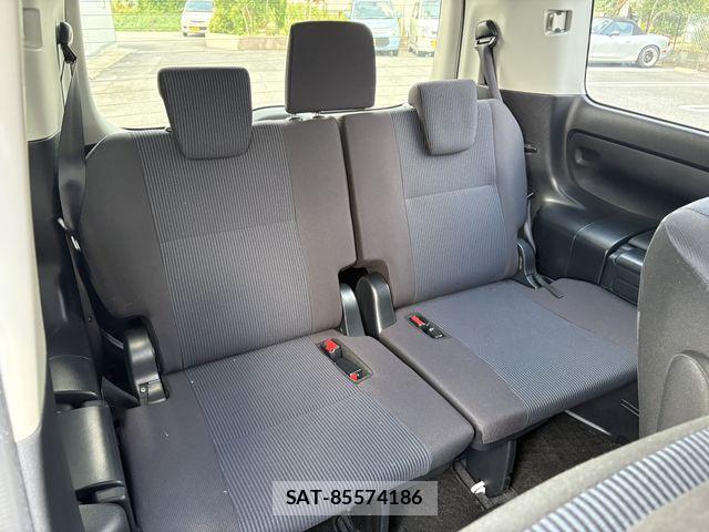 Toyota VOXY 2019-11 8247127-17