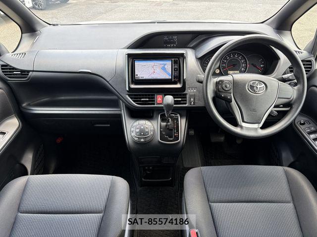Toyota VOXY 2019-11 8247127-1