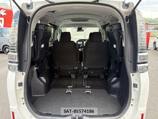 Toyota VOXY 2019-11 8247127-19