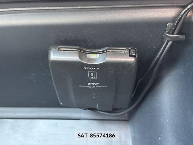 Toyota VOXY 2019-11 8247127-28