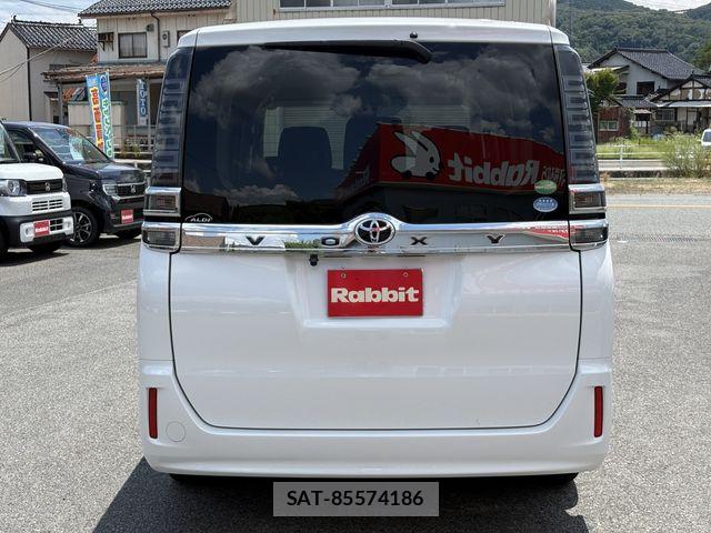 Toyota VOXY 2019-11 8247127-2