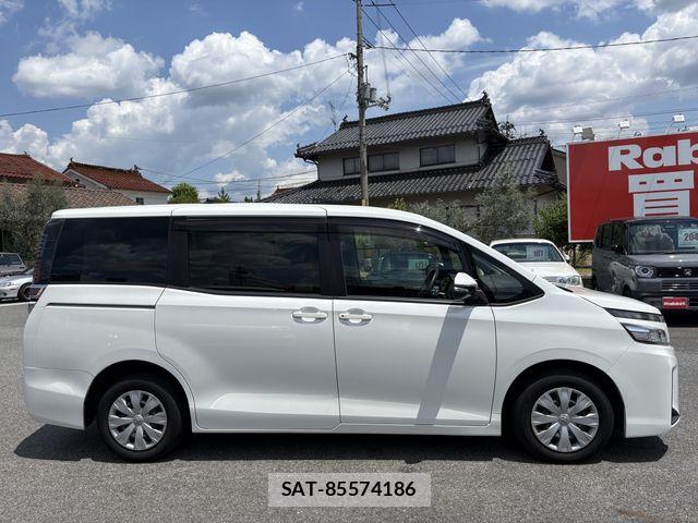 Toyota VOXY 2019-11 8247127-6