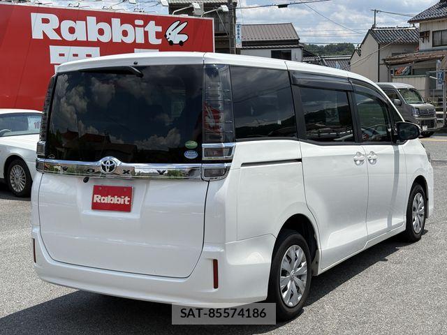Toyota VOXY 2019-11 8247127-8