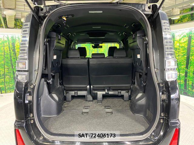Toyota VOXY 2018-08 8247121-9