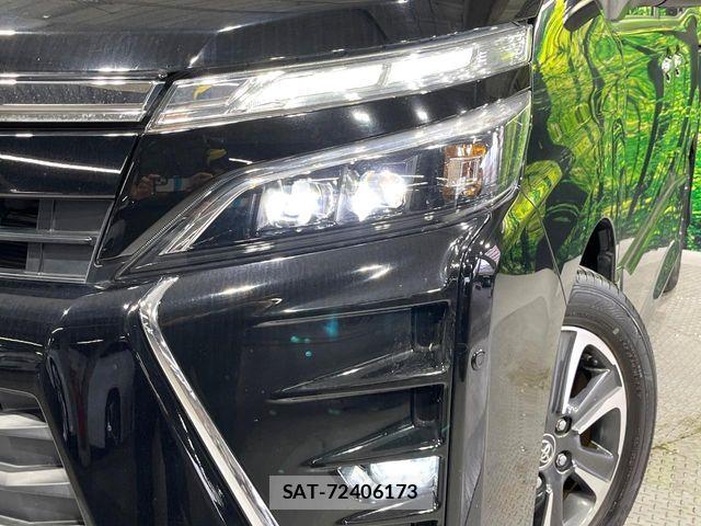 Toyota VOXY 2018-08 8247121-11