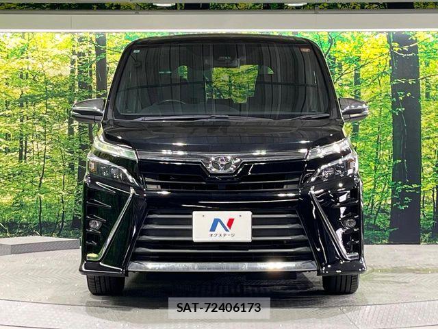 Toyota VOXY 2018-08 8247121-13