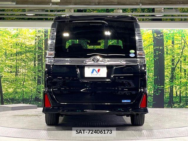 Toyota VOXY 2018-08 8247121-14