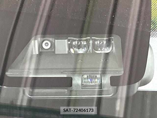 Toyota VOXY 2018-08 8247121-5