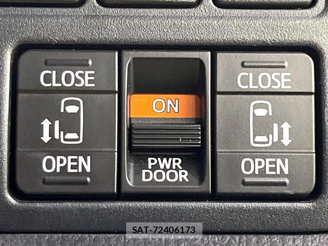 Toyota VOXY 2018-08 8247121-6