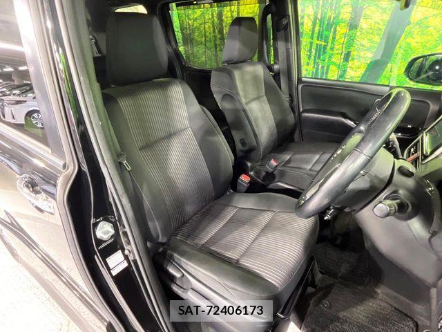 Toyota VOXY 2018-08 8247121-7