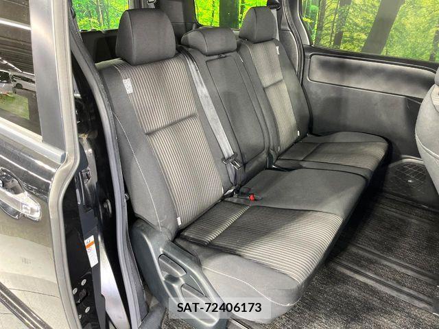 Toyota VOXY 2018-08 8247121-8