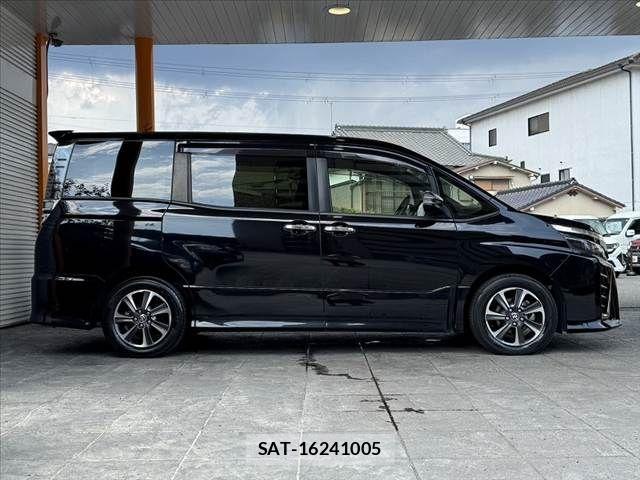 Toyota VOXY 2019-09 8247120-10